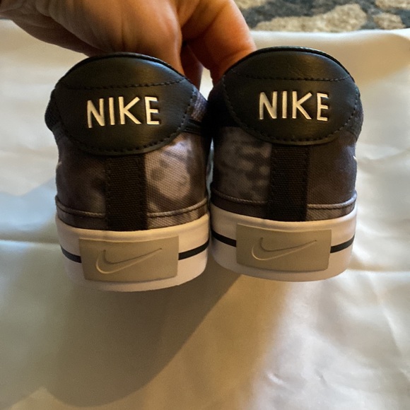 Men’s Nike Slip On Shoes - Picture 5 of 7